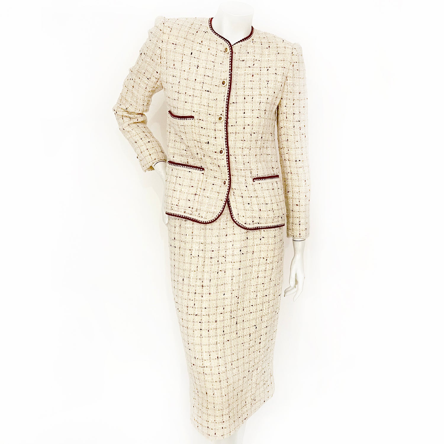 boykot Høflig Grader celsius Chanel Ivory Tweed Boucle Skirt Suit with Maroon Trim – Decades Inc.
